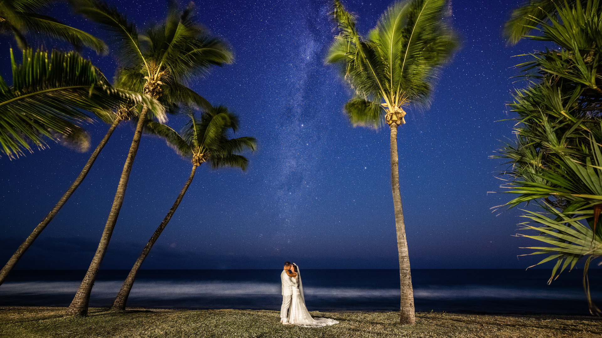 photo de nuit jeune mariés à la réunion par tony mathis